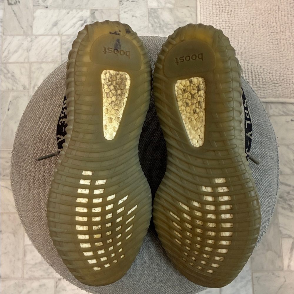 Adidas Yeezy Boost 350 V2 - Picture 10 of 12
